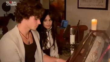 "Shawn-Camila" ร่วมคอนเสิร์ต "One World" โชว์หวานในเพลง "What A Wonderful World"