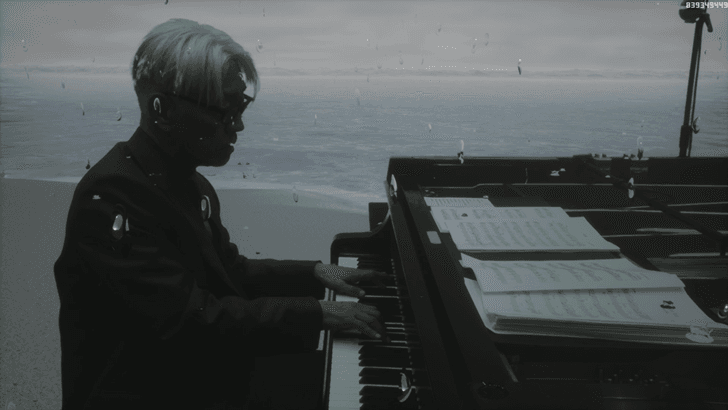 Ryuichi Sakamoto : Playing the Piano 12122020