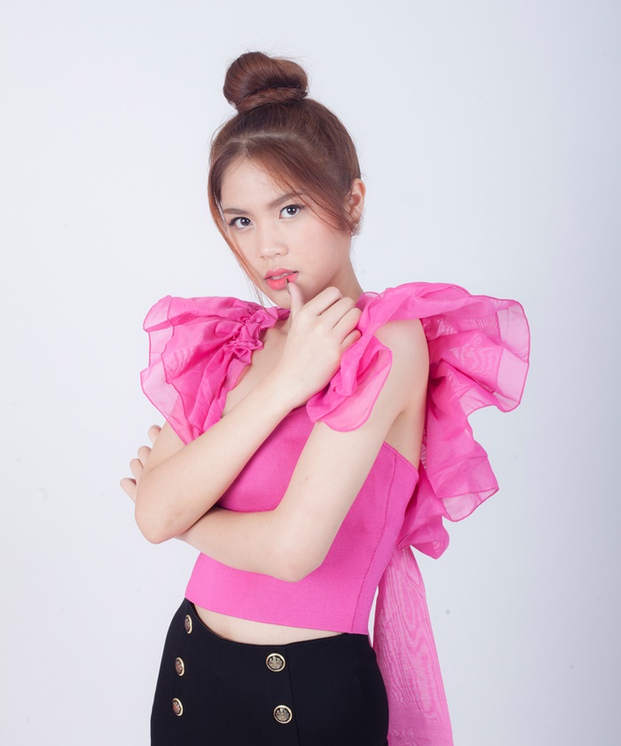 Porno: Ikki yigit qizni yalayapti