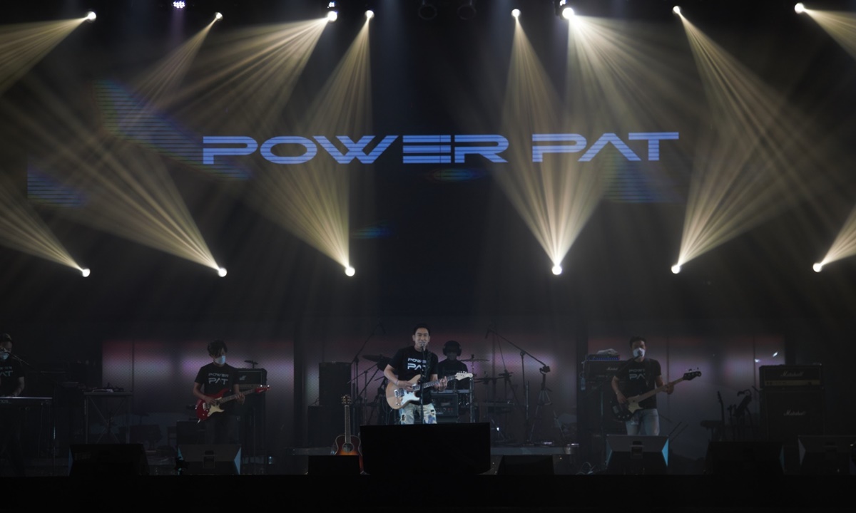 POWER PAT & FRIENDS เพื่อนไม่ทิ้งกัน จัดเต็มความสุข พาแฟนๆ ร่วมบุญช่วยน้ำท่วม