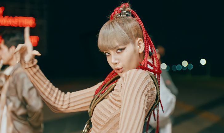 ลิซ่า BLACKPINK​ ขึ้นแท่นศิลปิน K-POP หญิงที่มีเพลงติดชาร์ตยาวนานที่สุดใน​ UK