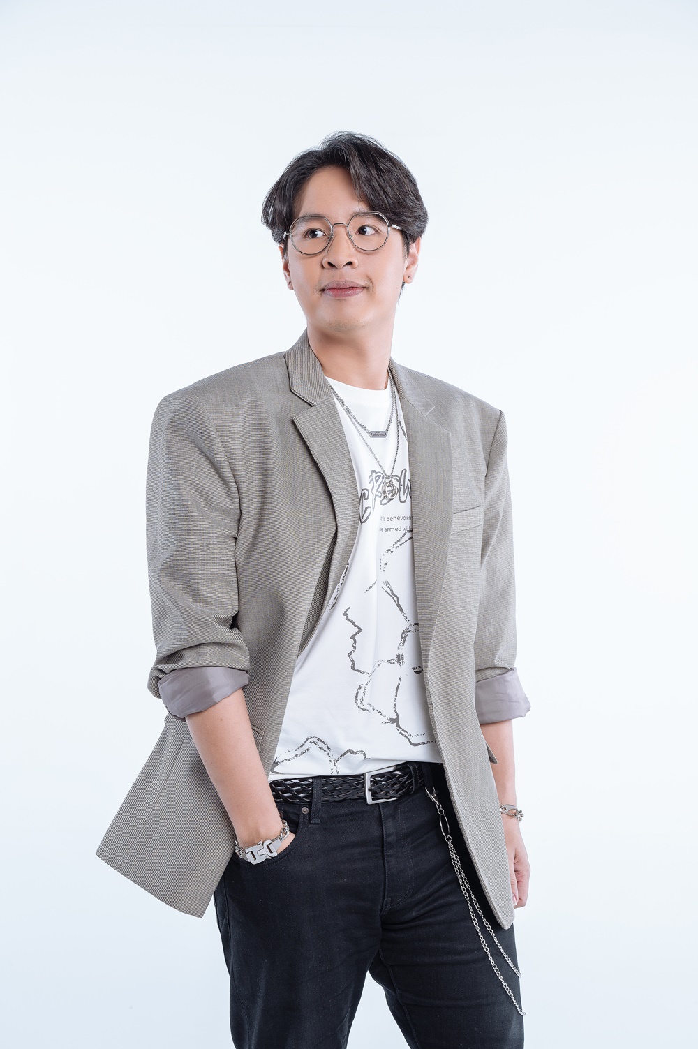 แชมป์ ธนัช