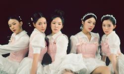 Red Velvet ส่งเพลงใหม่ “Feel My Rhythm” ในธีมเพลงคลาสสิกกับนักบัลเลต์สุดแฟนตาซี