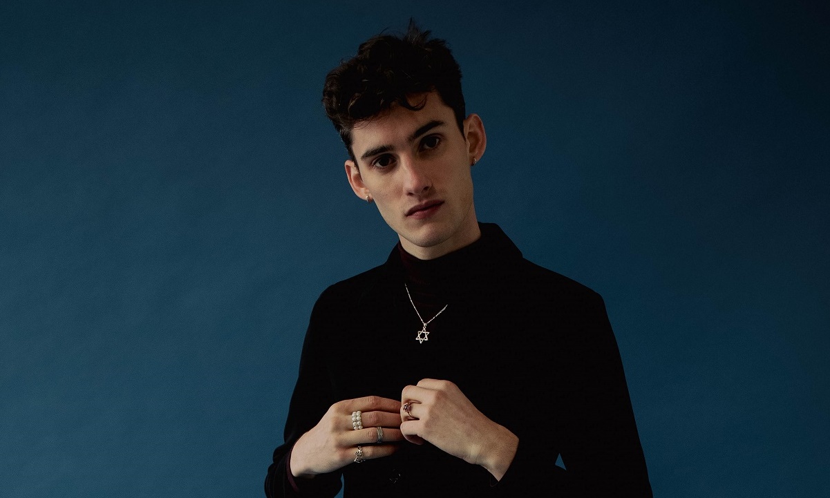 Charlie Burg ปลุกเร้าอารมณ์อย่างต่อเนื่อง ด้วยอัลบั้ม Infinitely Tall