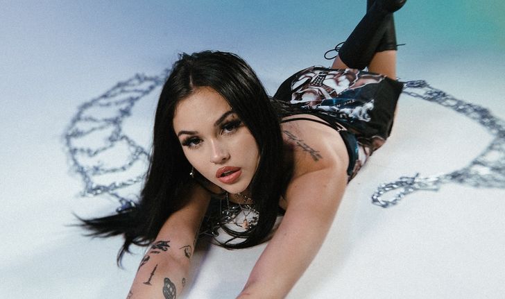 Maggie Lindemann ปล่อยอัลบั้ม SUCKERPUNCH พร้อมเพลงใหม่สุดพังก์  “cages”