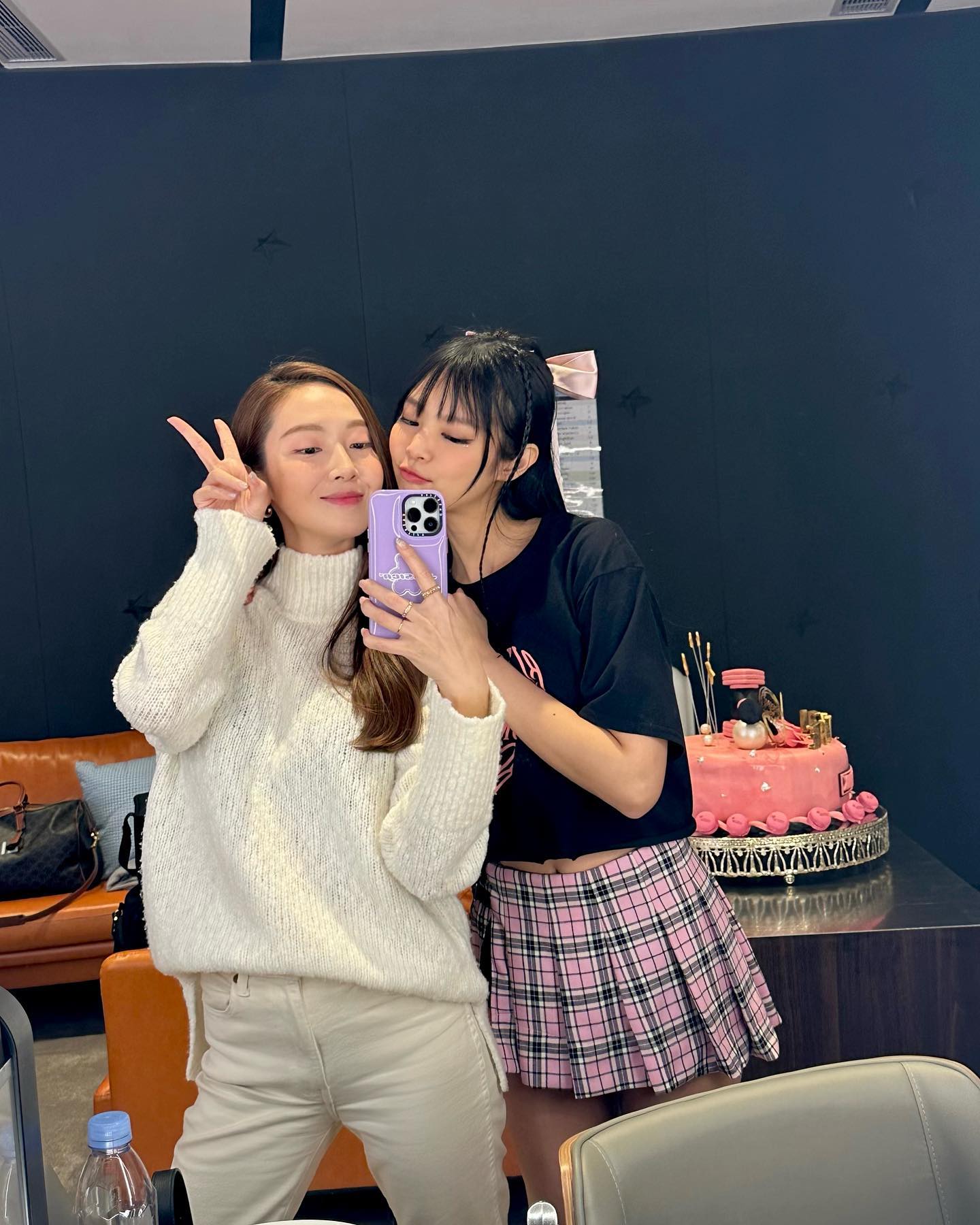 เจสสิก้า (Jessica) และ เจนนี่ (Jennie) BLACKPINK