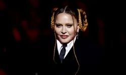 Madonna เลื่อนทัวร์คอนเสิร์ตหลังถูกหามเข้า ICU ด้วยอาการติดเชื้อแบคทีเรียขั้นรุนแรง