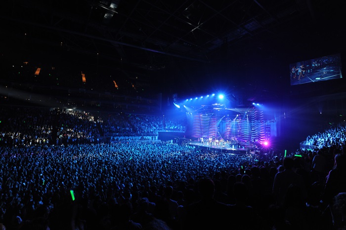 บรูโน มาร์ส Moonshine Jungle Tour