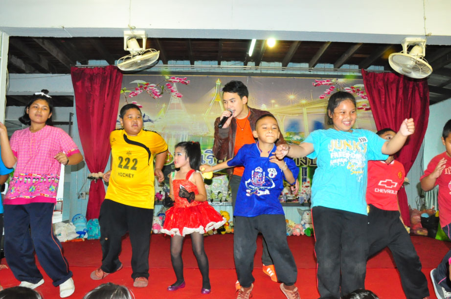 Bie Sukrit ชวนน้องกินข้าว