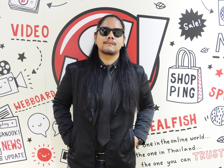 นุ๊ก On Bed Together