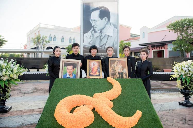 รวมดวงใจคนไทยทั้งชาติ กราบพระบาทครั้งสุดท้าย