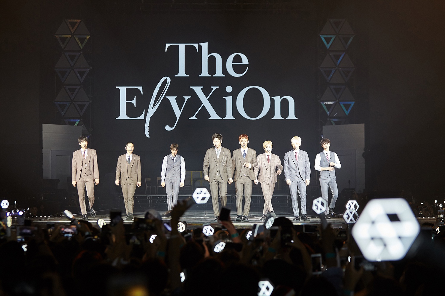 EXO PLANET #4 – The EℓyXiOn – in BANGKOK