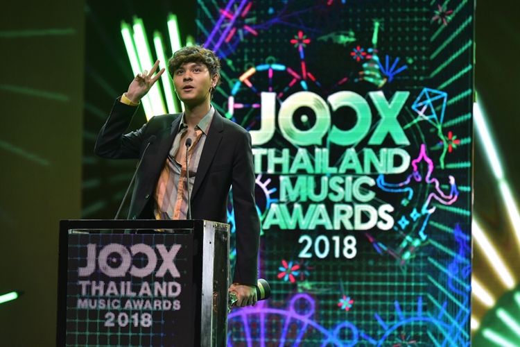 เหตุใด The TOYS จึงพูดอะไรไม่ออกตอนรับรางวัลศิลปินยอดนิยมแห่งปี JOOX Awards 2018