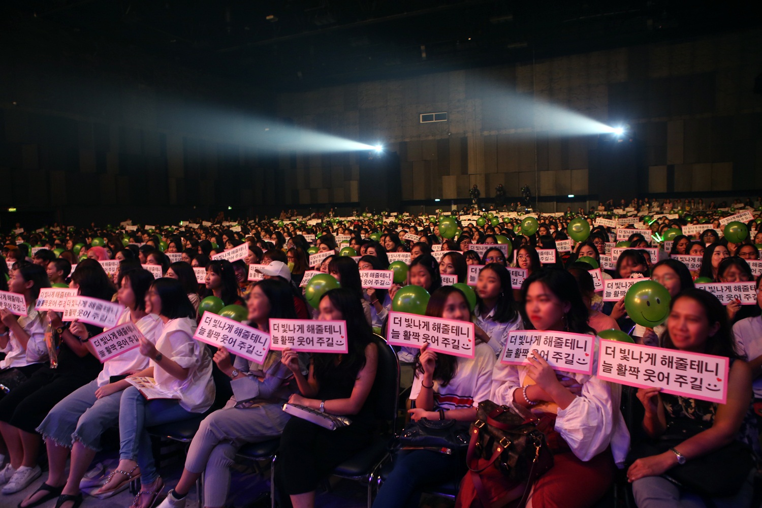 TEN - NCT U (TAEYONG x TEN) FAN MEETING in BANGKOK