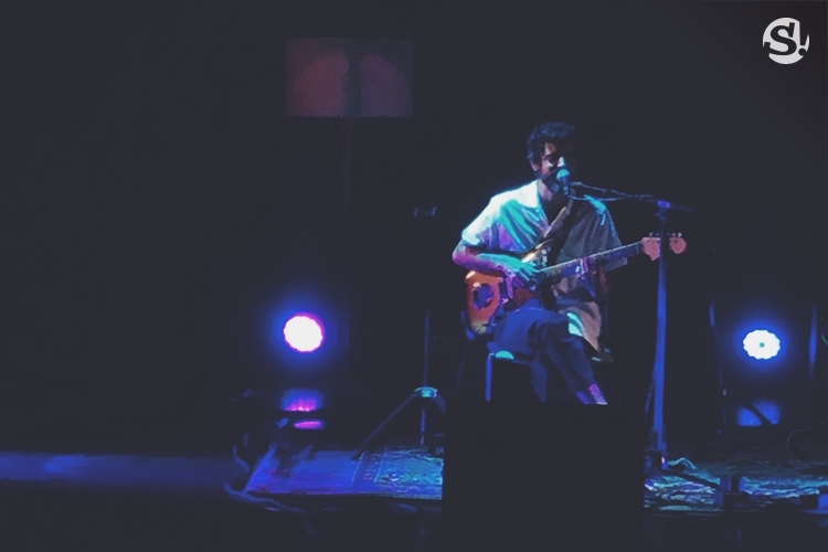 ความนุ่มละไมในห้องนั่งเล่นแห่งเสียงเพลงของ “HYHBKK Live! with Devendra Banhart Solo”