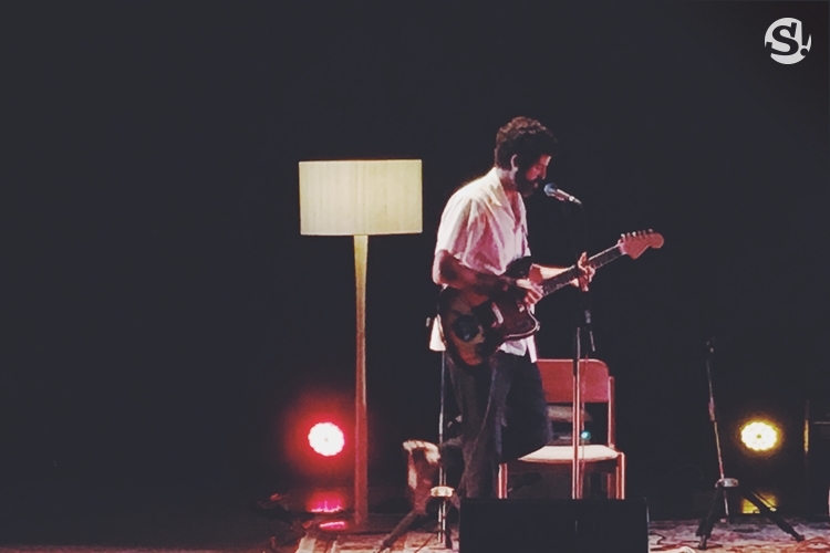ความนุ่มละไมในห้องนั่งเล่นแห่งเสียงเพลงของ “HYHBKK Live! with Devendra Banhart Solo”