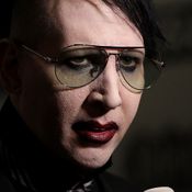 "Marilyn Manson" บังคับแฟนคลับให้ถอดเสื้อวง Avenged Sevenfold กลางคอนเสิร์ต