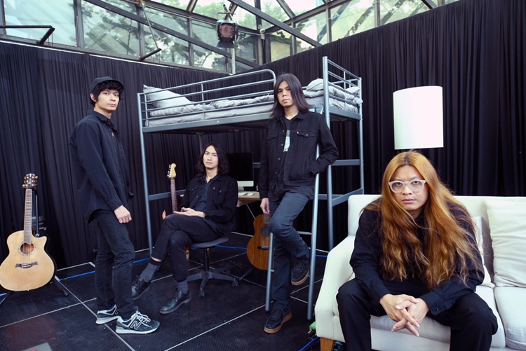 “The Yers” กับบทเพลงร้าวราน ท่ามกลางเม็ดฝนโปรยปรายใน “Cry Secret Session”