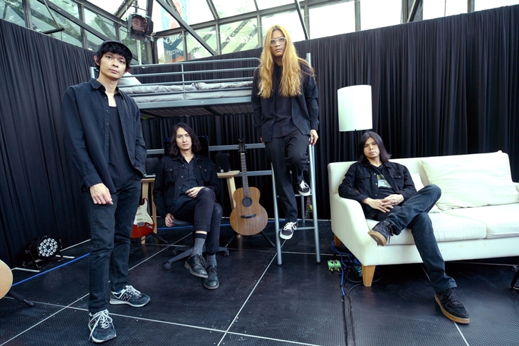 “The Yers” กับบทเพลงร้าวราน ท่ามกลางเม็ดฝนโปรยปรายใน “Cry Secret Session”