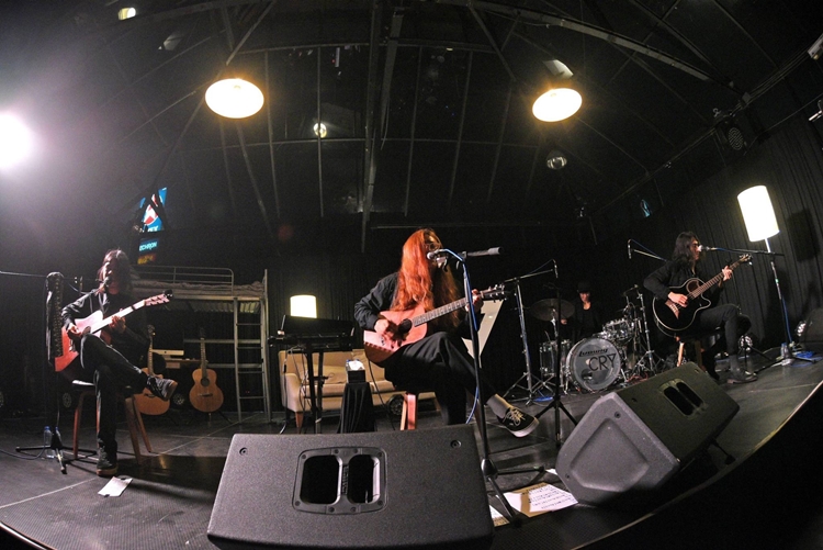 “The Yers” กับบทเพลงร้าวราน ท่ามกลางเม็ดฝนโปรยปรายใน “Cry Secret Session”