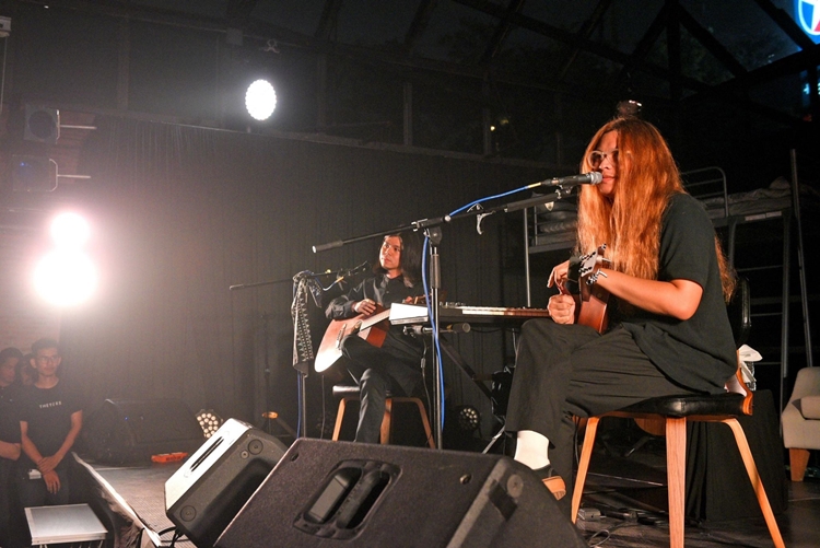 “The Yers” กับบทเพลงร้าวราน ท่ามกลางเม็ดฝนโปรยปรายใน “Cry Secret Session”