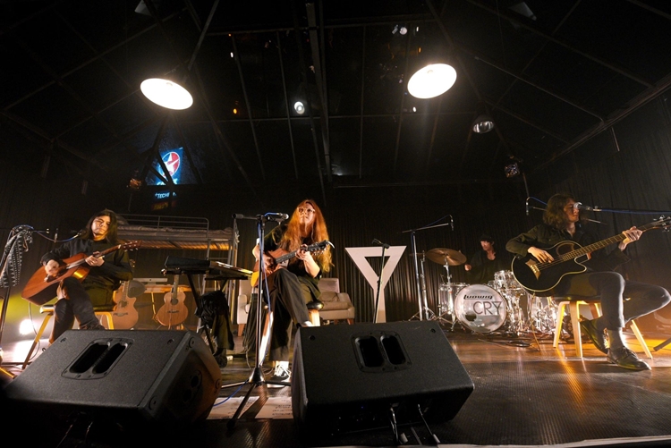 “The Yers” กับบทเพลงร้าวราน ท่ามกลางเม็ดฝนโปรยปรายใน “Cry Secret Session”