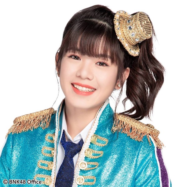 วี BNK48