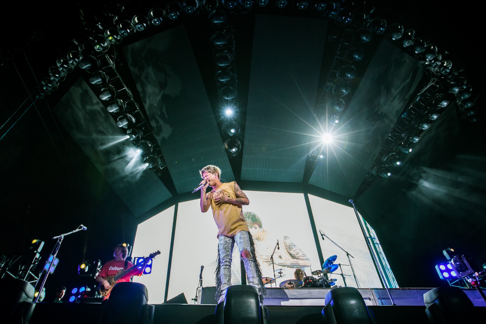 Ed Sheeran Divide World Tour 2019 with special guest ONE OK ROCK