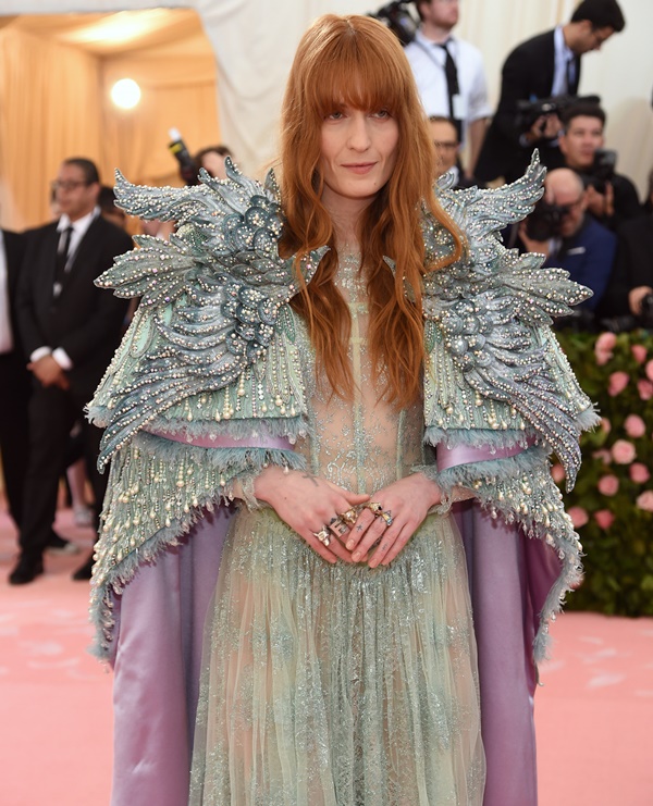 Florence Welch และในลุค Gucci 