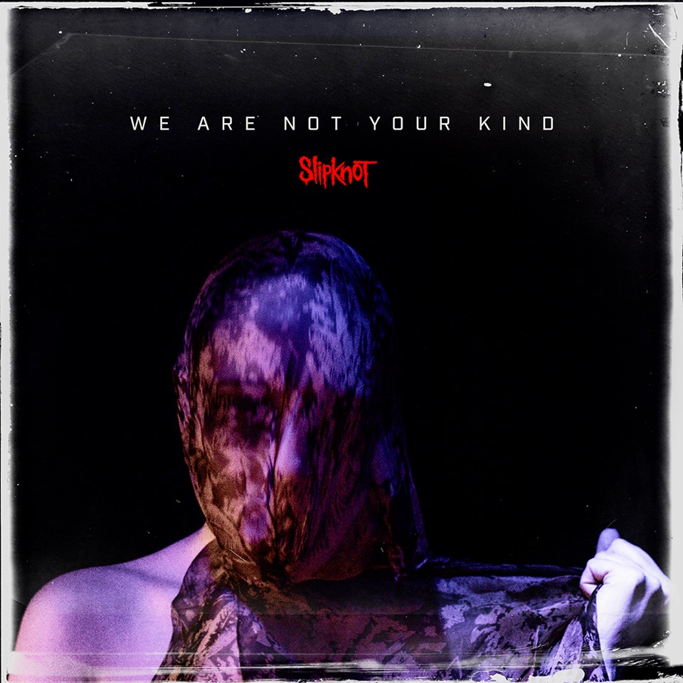 “Slipknot” เผยโฉมหน้ากากล่าสุดในเพลงใหม่ “Unsainted” แถมเผารูปปั้นหนึ่งในสมาชิก!