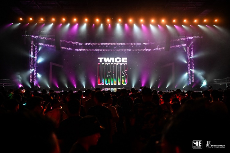 TWICE WORLD TOUR 2019 ‘TWICELIGHTS’ IN BANGKOK