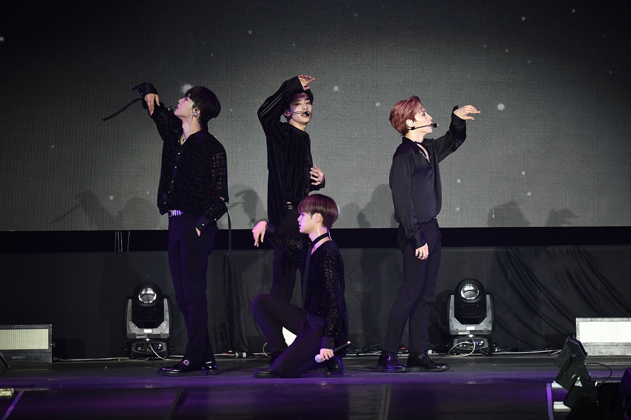 AB6IX at 2020 APPLEWOOD FESTA IN BANGKOK : KEEP GOING 