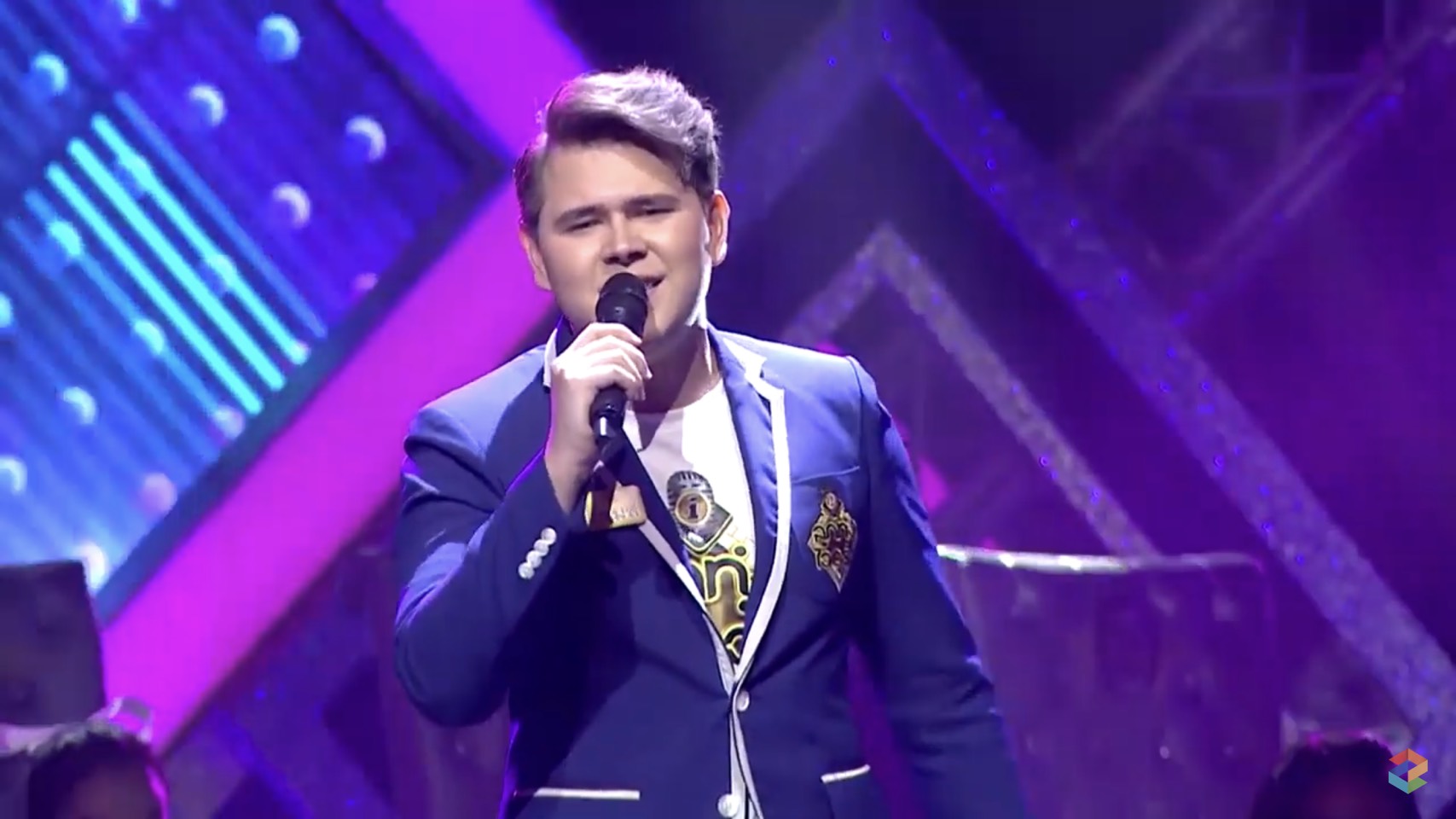 เจมส์ ภูมิภูชิต