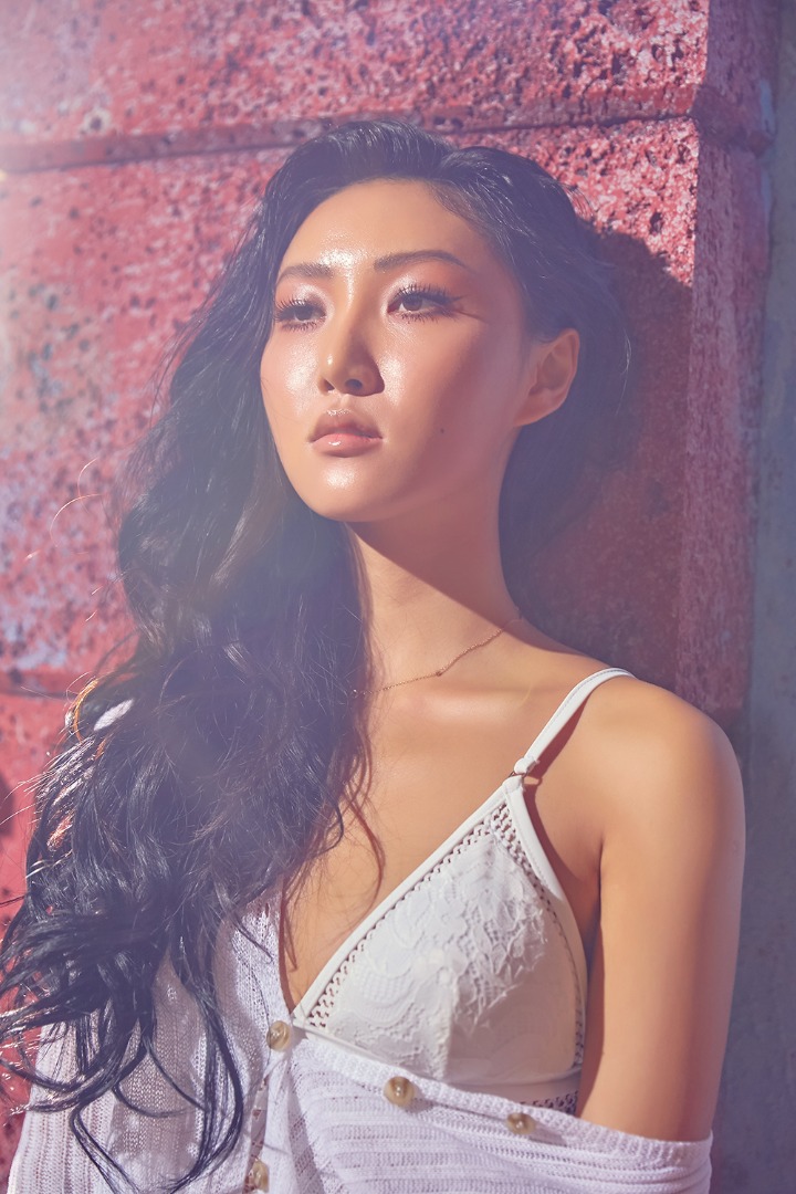 Hwasa (MAMAMOO)