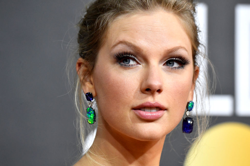 ไม่เคยเล่นสดที่ไหนมาก่อน! Taylor Swift เดี่ยวเปียโนสุดซึ้งในคอนเสิร์ต One World