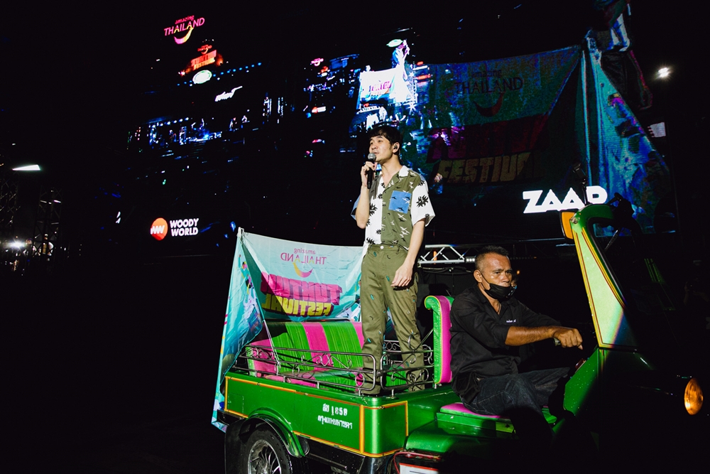 ครั้งแรกของโลก! เปิดภาพ TUK TUK Festival ดูคอนเสิร์ตวิถีใหม่บนรถตุ๊กตุ๊ก