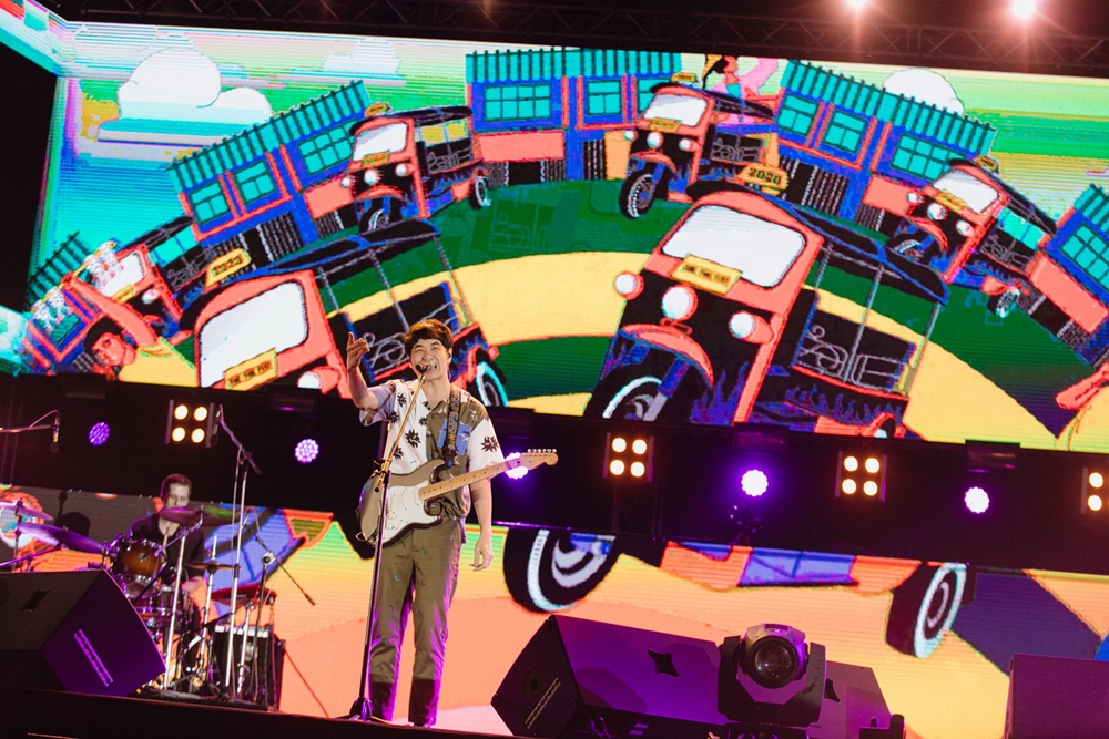 ครั้งแรกของโลก! เปิดภาพ TUK TUK Festival ดูคอนเสิร์ตวิถีใหม่บนรถตุ๊กตุ๊ก
