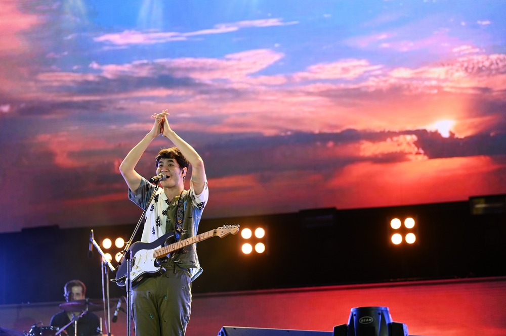 ครั้งแรกของโลก! เปิดภาพ TUK TUK Festival ดูคอนเสิร์ตวิถีใหม่บนรถตุ๊กตุ๊ก