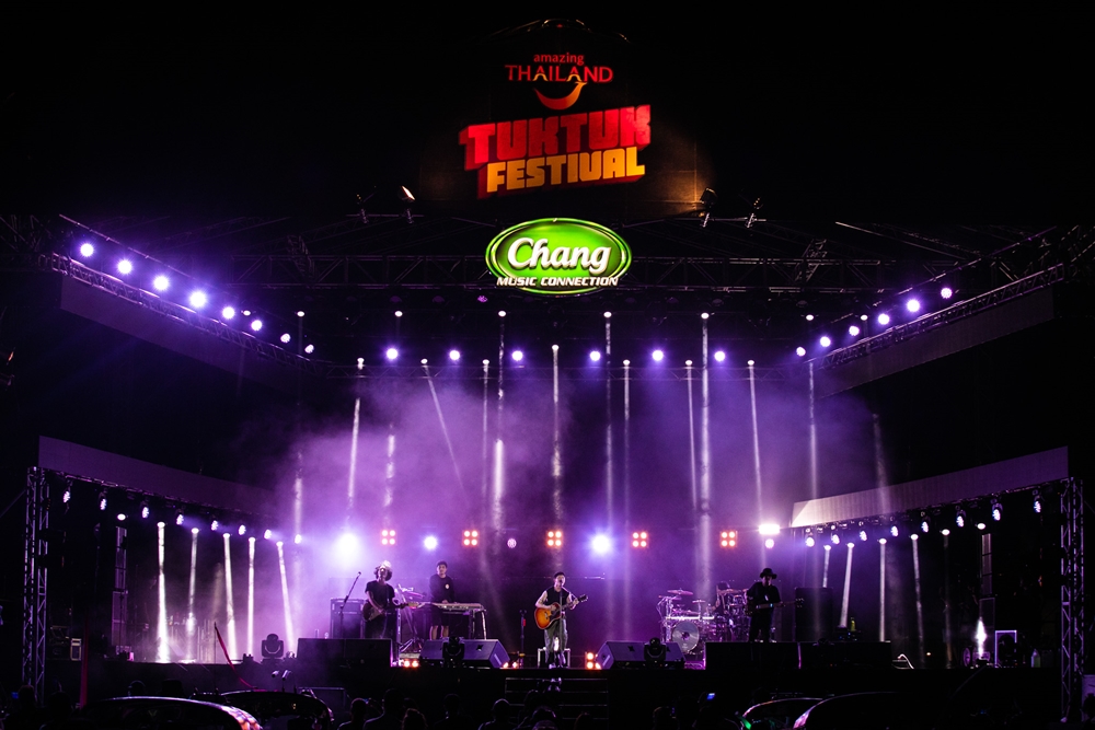 ครั้งแรกของโลก! เปิดภาพ TUK TUK Festival ดูคอนเสิร์ตวิถีใหม่บนรถตุ๊กตุ๊ก