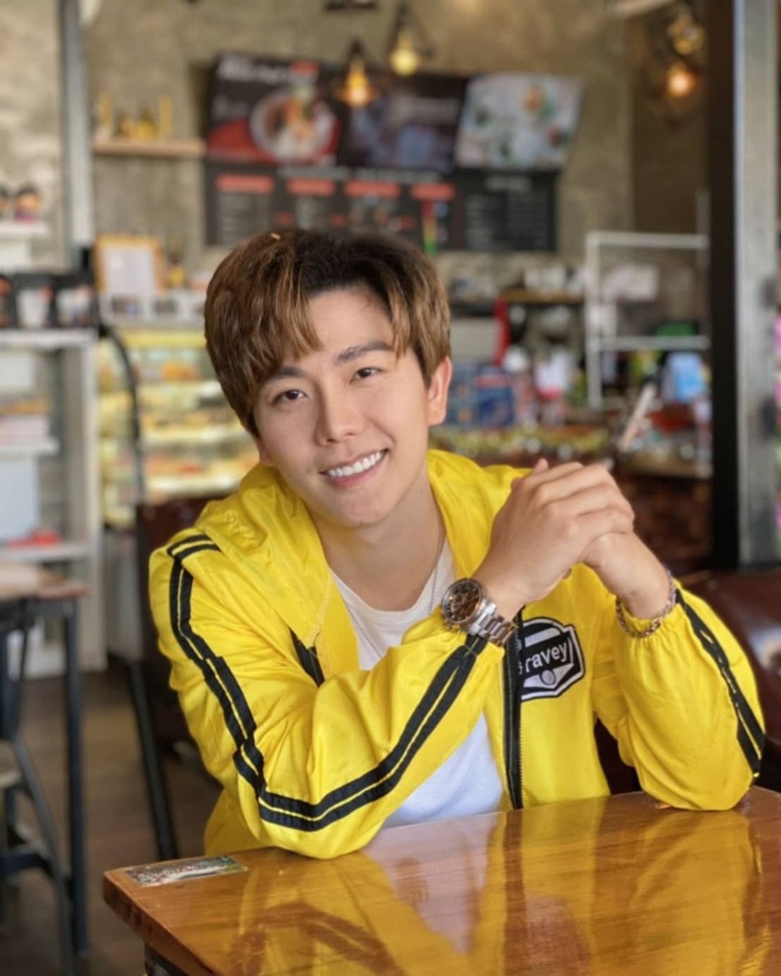 แบงค์ อภิวัตร