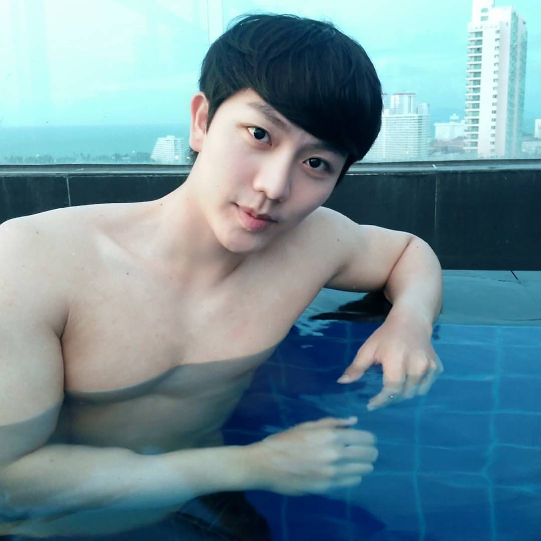 แบงค์ อภิวัตร