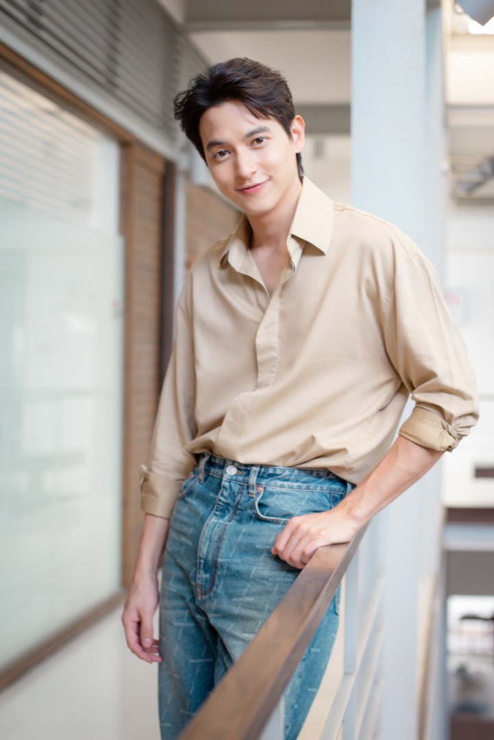 เจมส์ จิรายุ