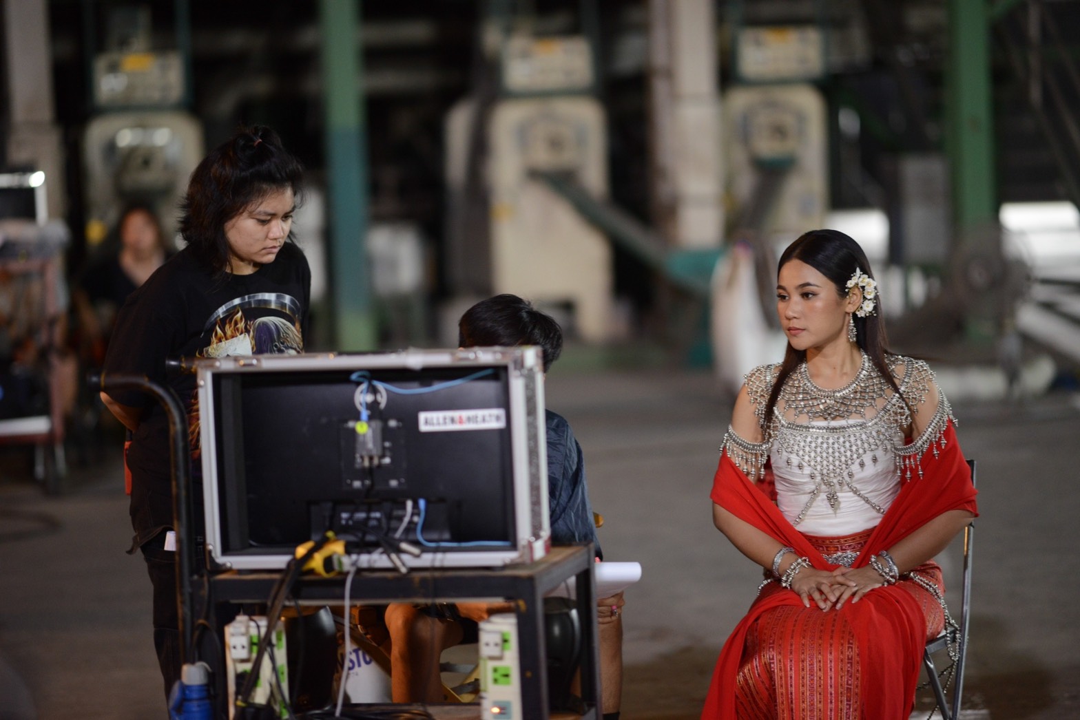 เวียง นฤมล