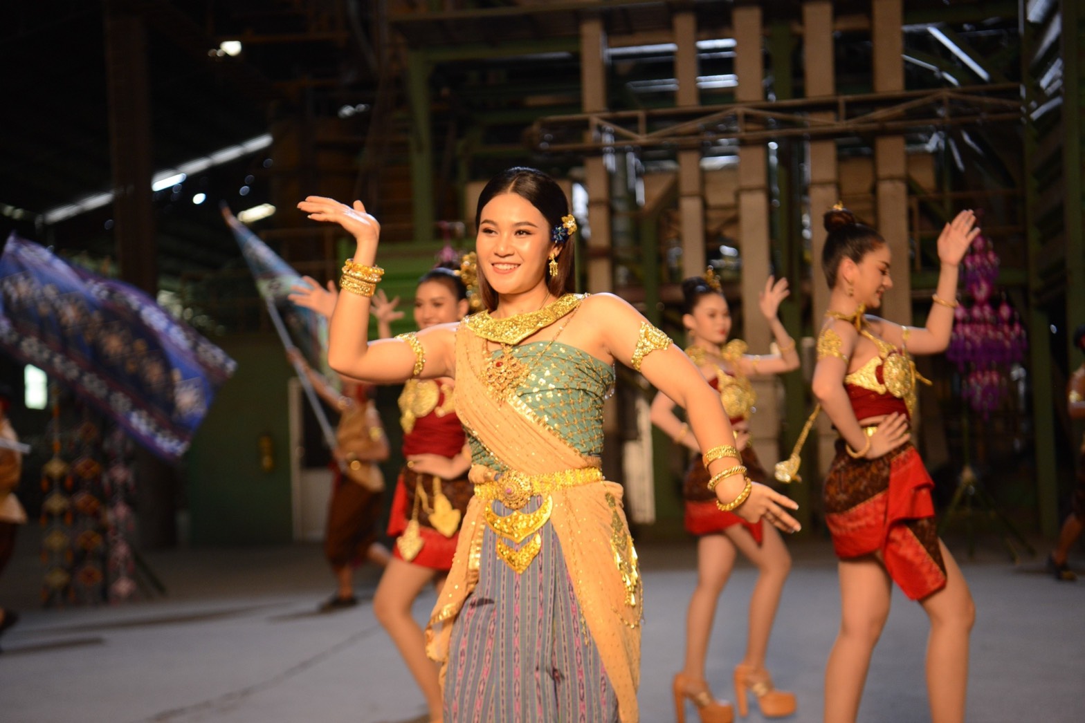 เวียง นฤมล