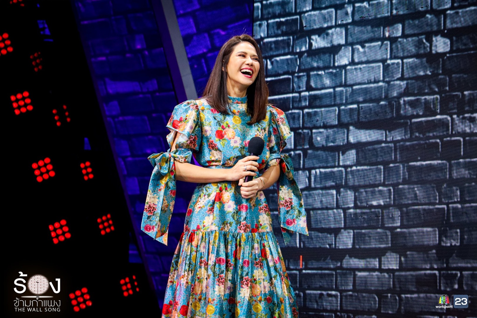 ร้องข้ามกำแพง 