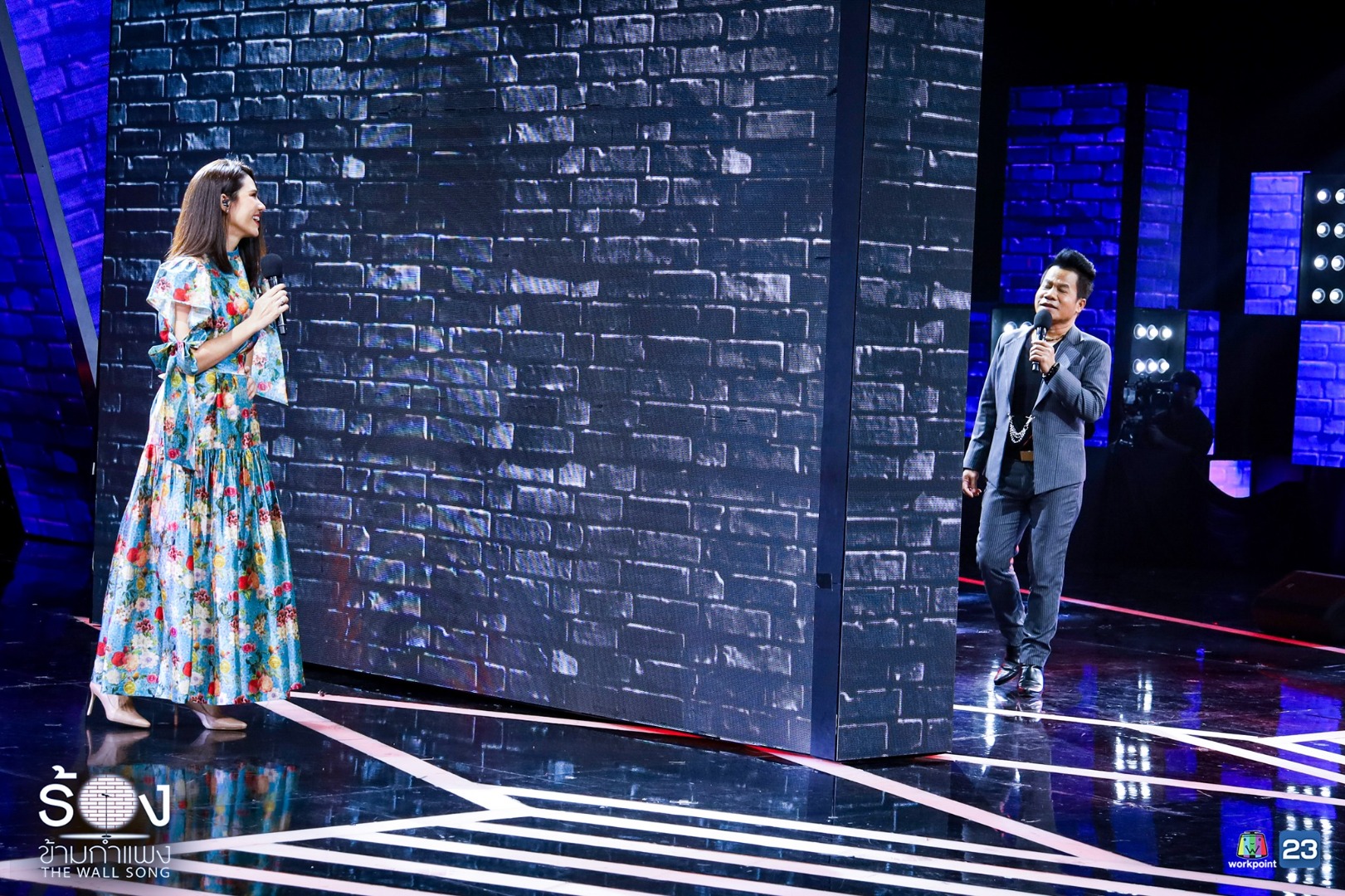 ร้องข้ามกำแพง 