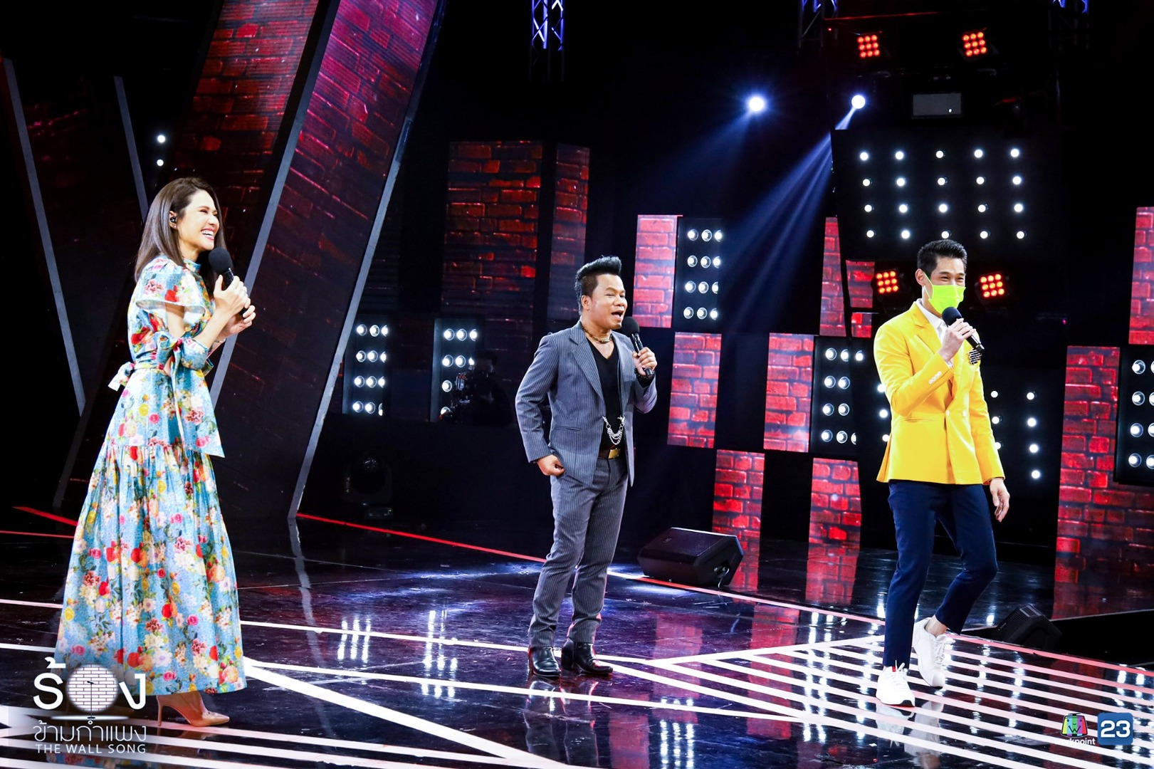 ร้องข้ามกำแพง 