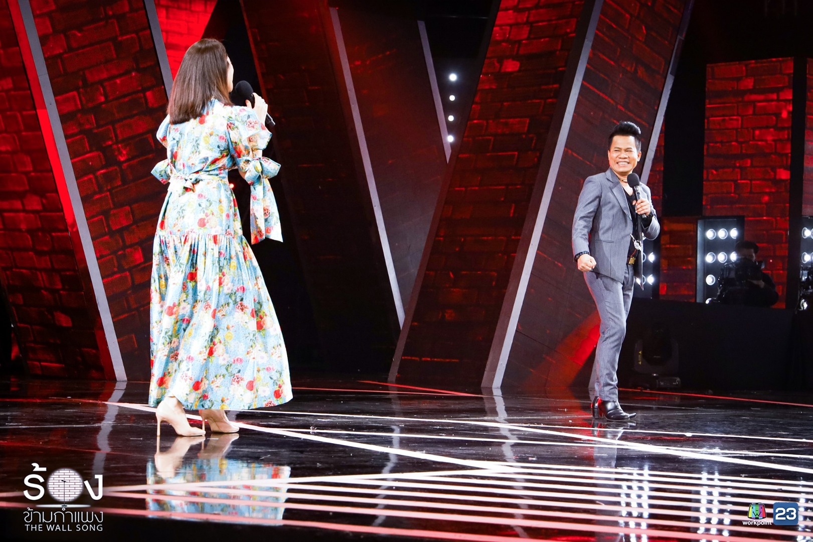 ร้องข้ามกำแพง 