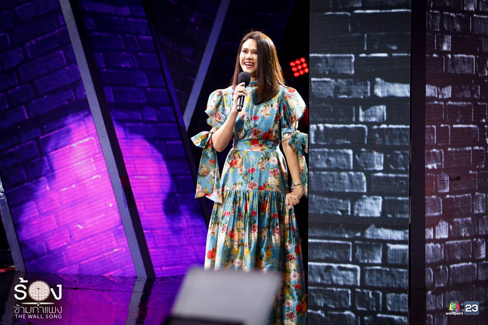 ร้องข้ามกำแพง 