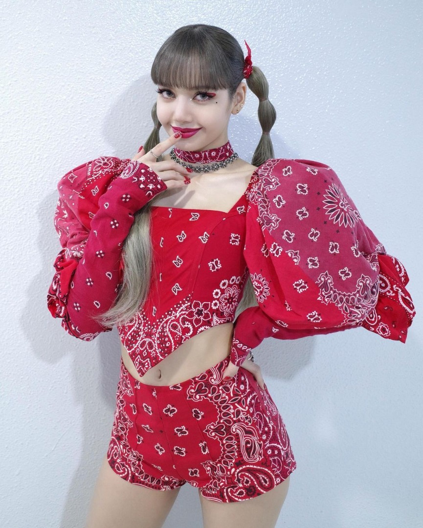 LISA BLACKPINK